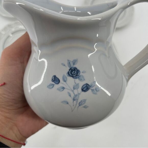 ~Pfaltzgraff Vintage Blue Rose Pattern Creamer Pitcher and Plate Set - Picture 4 of 10